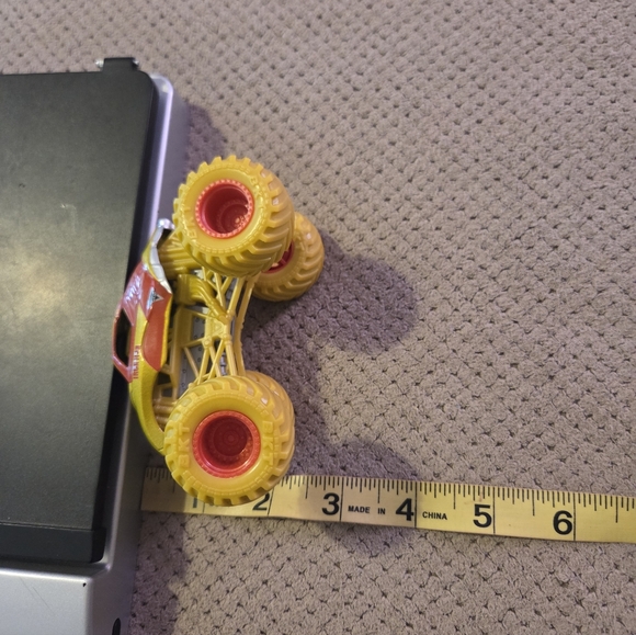 2024 Iron Man MONSTER JAM Marvel Truck 1/64 Spin Master Series - Picture 15 of 16